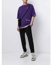 violettes bedrucktes T-Shirt mit einem Rundhalsausschnitt von AAPE BY A BATHING APE