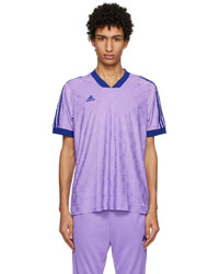 violettes bedrucktes T-Shirt mit einem Rundhalsausschnitt von adidas Originals