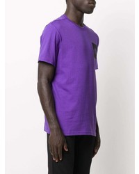 violettes bedrucktes T-Shirt mit einem Rundhalsausschnitt von The North Face