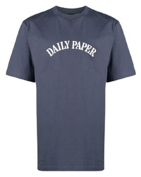 violettes bedrucktes T-Shirt mit einem Rundhalsausschnitt von Daily Paper