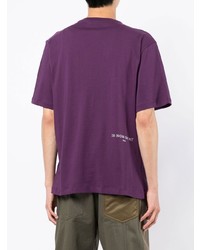 violettes bedrucktes T-Shirt mit einem Rundhalsausschnitt von Ih Nom Uh Nit