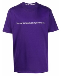 violettes bedrucktes T-Shirt mit einem Rundhalsausschnitt von F.A.M.T.