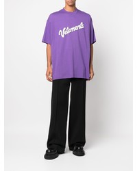 violettes bedrucktes T-Shirt mit einem Rundhalsausschnitt von Vetements