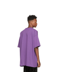 violettes bedrucktes T-Shirt mit einem Rundhalsausschnitt von Vetements