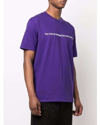 violettes bedrucktes T-Shirt mit einem Rundhalsausschnitt von F.A.M.T.