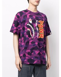 violettes Camouflage T-Shirt mit einem Rundhalsausschnitt von A Bathing Ape