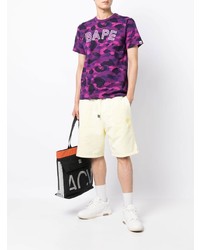 violettes Camouflage T-Shirt mit einem Rundhalsausschnitt von A Bathing Ape