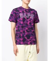 violettes Camouflage T-Shirt mit einem Rundhalsausschnitt von A Bathing Ape