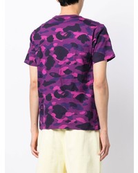 violettes Camouflage T-Shirt mit einem Rundhalsausschnitt von A Bathing Ape