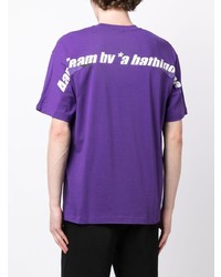 violettes T-Shirt mit einem Rundhalsausschnitt von AAPE BY A BATHING APE