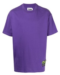 violettes T-Shirt mit einem Rundhalsausschnitt von Izzue