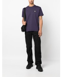 violettes T-Shirt mit einem Rundhalsausschnitt von Stone Island