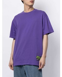 violettes T-Shirt mit einem Rundhalsausschnitt von Izzue