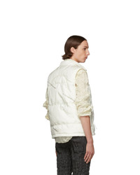 weiße ärmellose Jacke von Kanghyuk