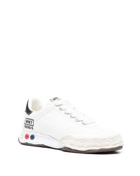 weiße bedruckte Leder niedrige Sneakers von Maison Mihara Yasuhiro