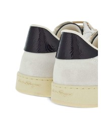 weiße bedruckte Leder niedrige Sneakers von Ferragamo