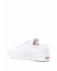 weiße bedruckte niedrige Sneakers von Superga