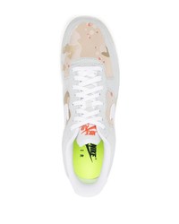 weiße bedruckte Wildleder niedrige Sneakers von Nike