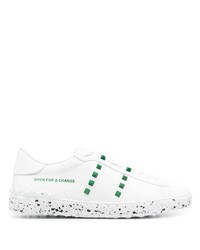 weiße beschlagene niedrige Sneakers von Valentino Garavani