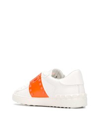 weiße beschlagene Slip-On Sneakers aus Leder von Valentino Garavani