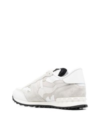 weiße Camouflage Wildleder Sportschuhe von Valentino Garavani