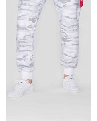 weiße Cargohose von Alpha Industries