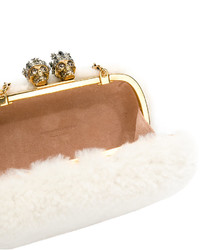 weiße Clutch von Alexander McQueen