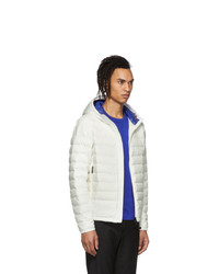 weiße Daunenjacke von Moncler