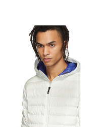 weiße Daunenjacke von Moncler