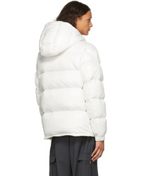 weiße Daunenjacke von Moncler