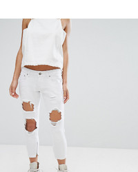 weiße enge Jeans mit Destroyed-Effekten