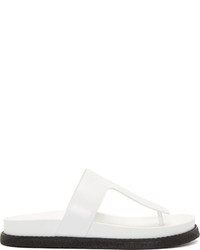weiße flache Sandalen aus Leder von Alexander Wang