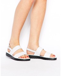 weiße flache Sandalen aus Leder von Asos