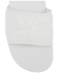 weiße flache Sandalen aus Leder von Nike