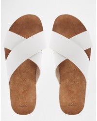 weiße flache Sandalen aus Leder von Asos