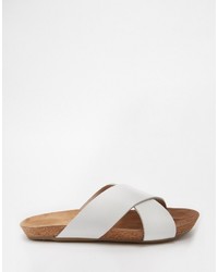 weiße flache Sandalen aus Leder von Asos