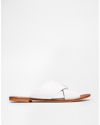 weiße flache Sandalen aus Leder von Asos