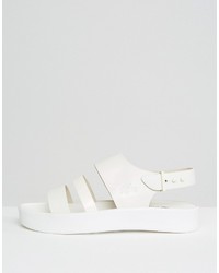 weiße flache Sandalen aus Leder von Lacoste