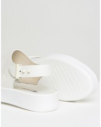 weiße flache Sandalen aus Leder von Lacoste