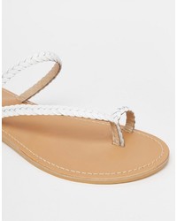 weiße flache Sandalen aus Leder von Asos