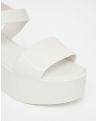 weiße flache Sandalen von Melissa