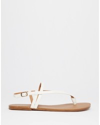 weiße flache Sandalen von Pull&Bear