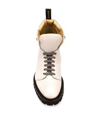 weiße flache Stiefel mit einer Schnürung aus Leder von Doucal's