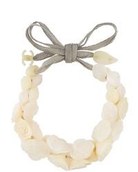 weiße Halskette von Chanel