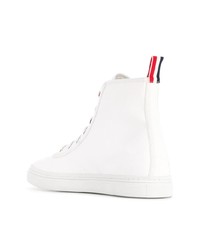 weiße hohe Sneakers aus Segeltuch von Thom Browne