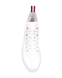 weiße hohe Sneakers aus Segeltuch von Thom Browne