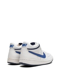 weiße hohe Sneakers von Nike