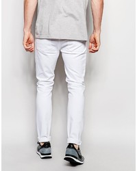 weiße Jeans mit Destroyed-Effekten von Asos