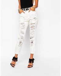 weiße Jeans mit Destroyed-Effekten von Missguided