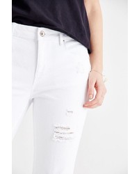 weiße Jeans mit Destroyed-Effekten von OXXO